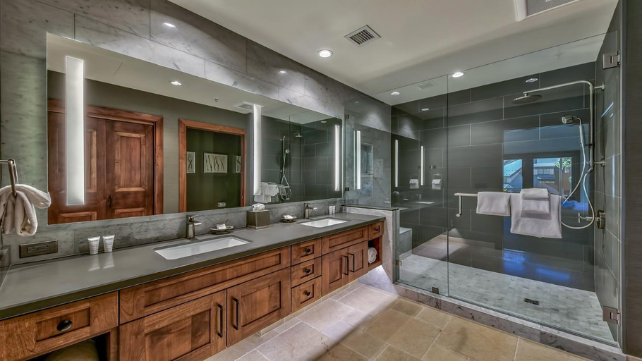 Bathroom 16