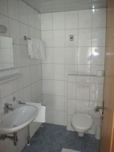 Bathroom 3, Gasthof Hirschen, Landeck