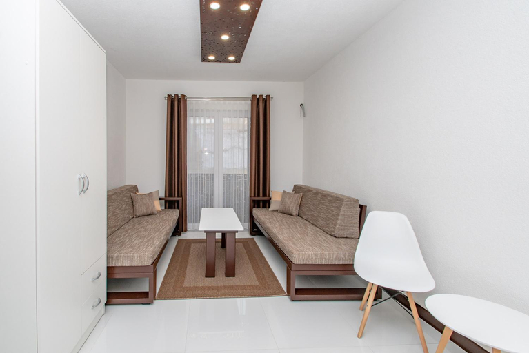 Others 3, Hazam Apartmani, Una-Sana