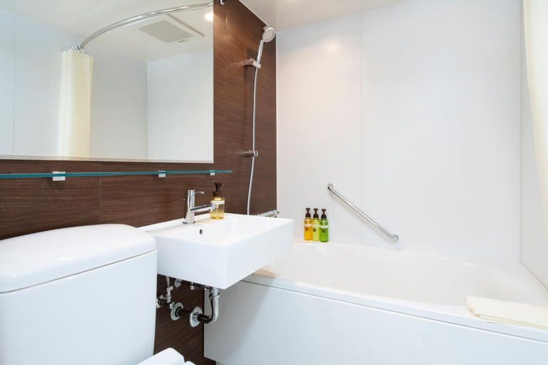 Bathroom 18