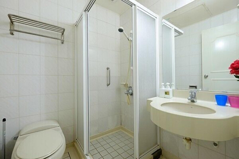 Bathroom 3, 85 Cape Inn, Kaohsiung