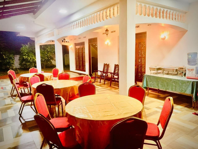 Food & Drinks 4, Cinnamon Tree, N. Palatha East