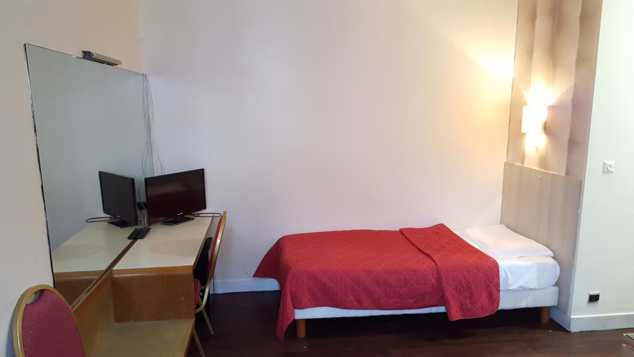 Bedroom 2, Hotel Media, Paris