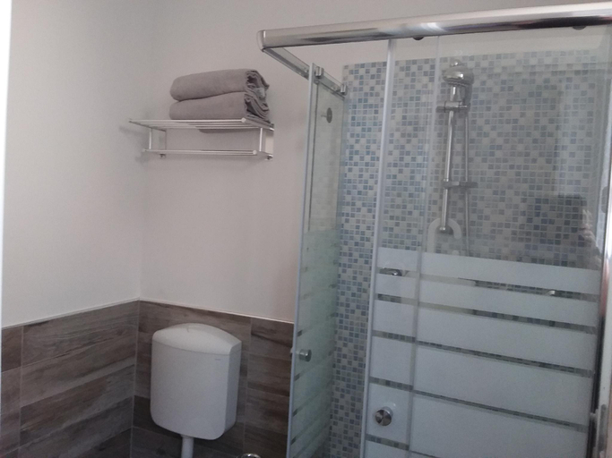 Bathroom 2, BettHouse, Bologna