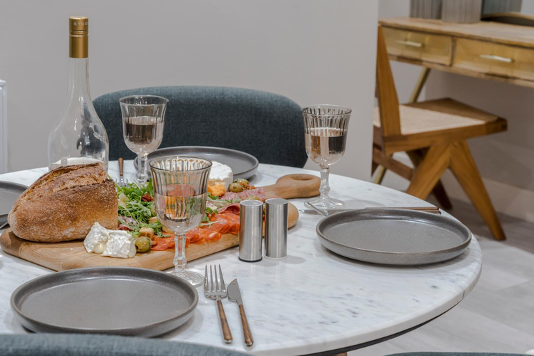 Food & Drinks 5, Shepherds Bush - Your Apartment, London