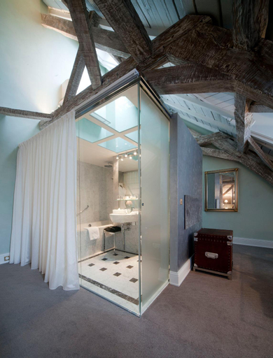 Bathroom 12