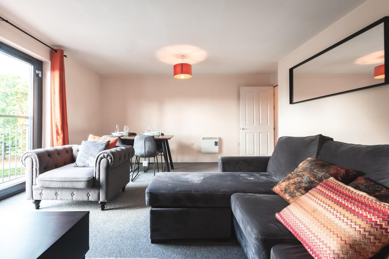 5, BEST PRICE! 2 Bed City Centre - 4 single beds or 2 Super king, Smart TVs, Sofa Bed & FREE SECURE PAR, Southampton