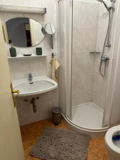 Bathroom 3, Pension COLUMBIA inkl Fruhstuck im Zentrum, Südoststeiermark