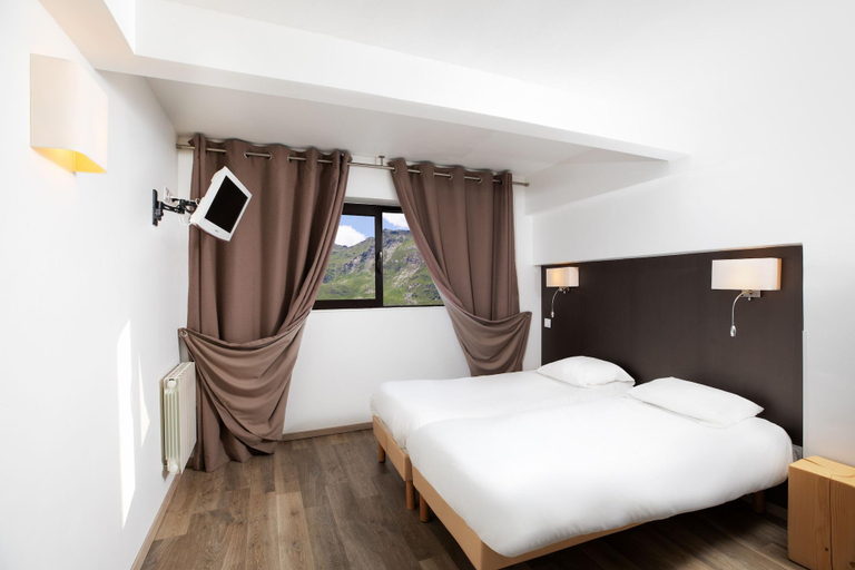 Bedroom 3, SOWELL RESIDENCE Cret Voland, Savoie