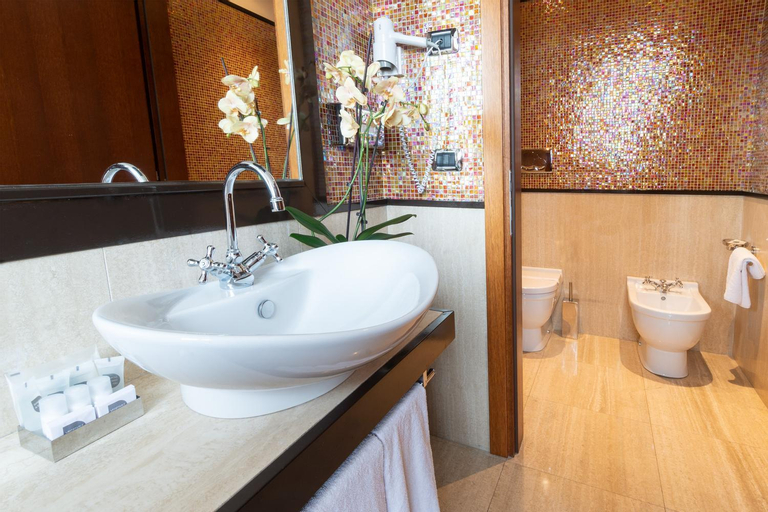 Bathroom 16