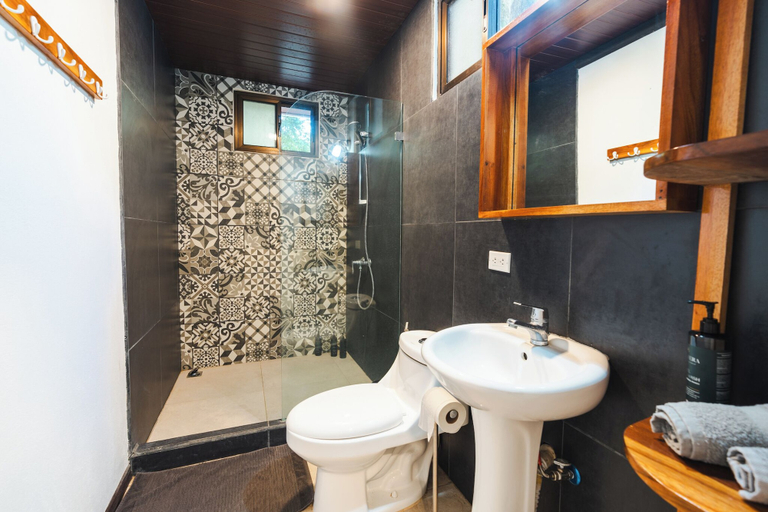 Bathroom 4, Nereus Retreats, Golfito