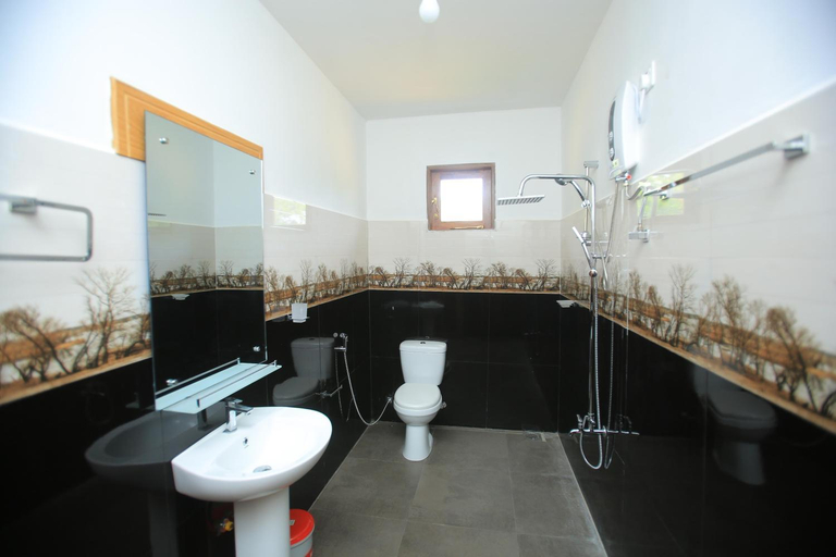 Bathroom 5, Jungle Hut Resort Sigiriya, Dambulla