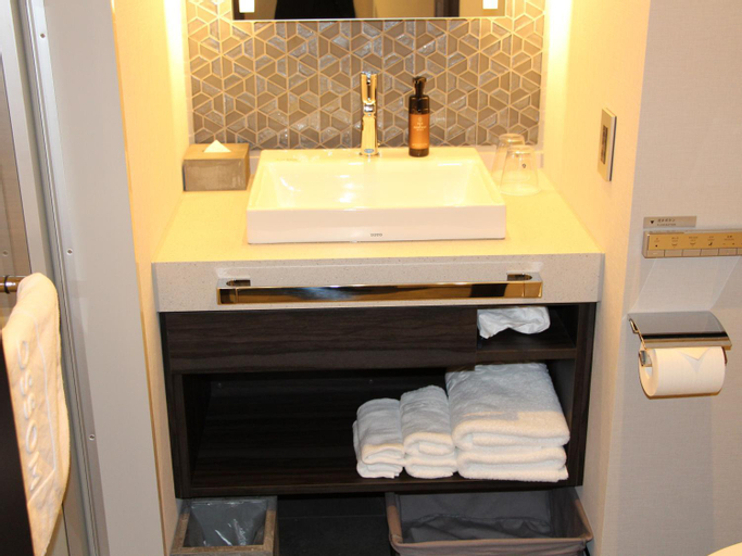 Bathroom 18