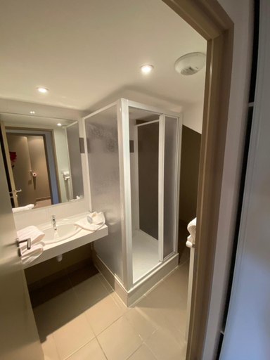 Bathroom 3, Auberge de Thelis, Loire