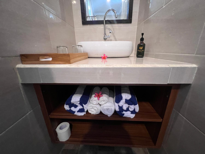 Bathroom 10