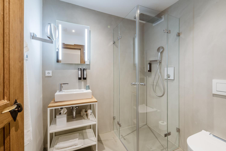 Bathroom 3, DAS HOCHREIN, Kitzingen