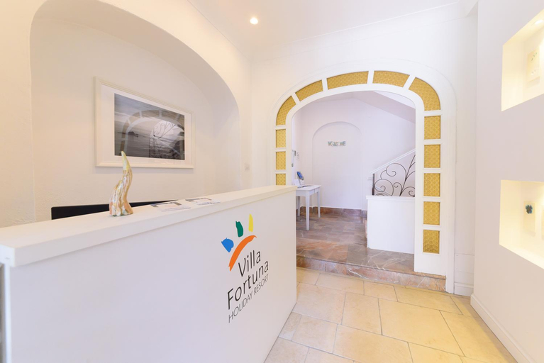 Public Area, Villa Fortuna Holiday Resort., Napoli