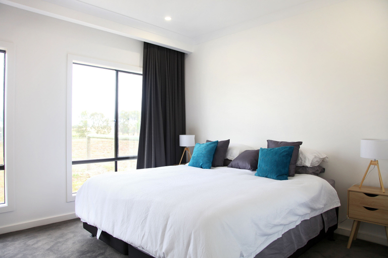 Bedroom 2, The Red Door at Barossa Valley, Light