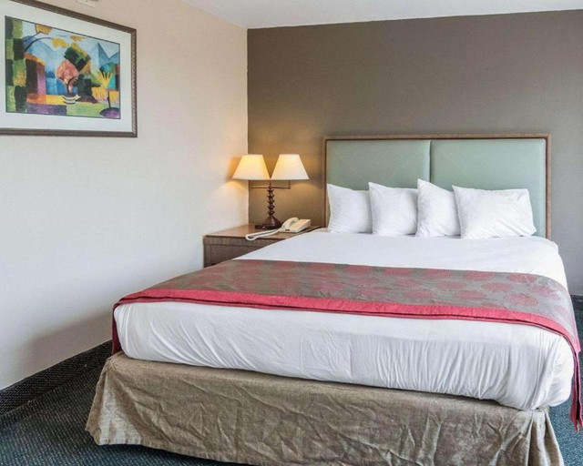 Bedroom 3, Economy Inn & Suites, Caddo