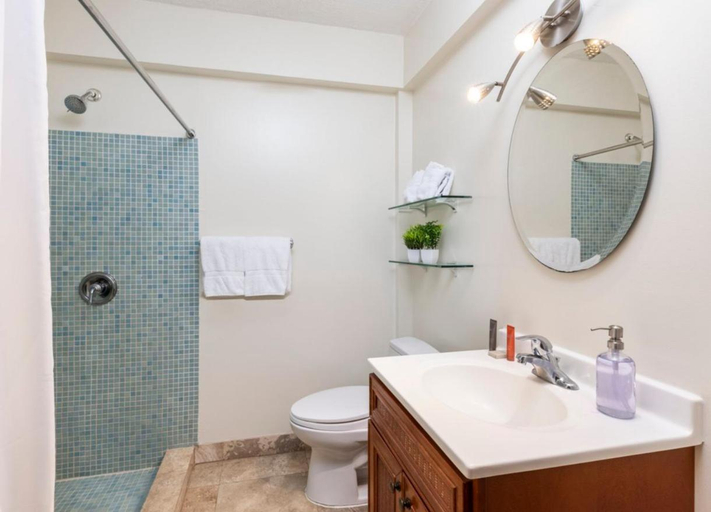 Bathroom 3, Azul del Mar, Monroe
