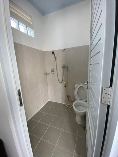 Bathroom 5, Si Jalak Guest House By ARBA, Bandung