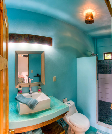 Bathroom 2, Sueno Grande B&B, Talamanca