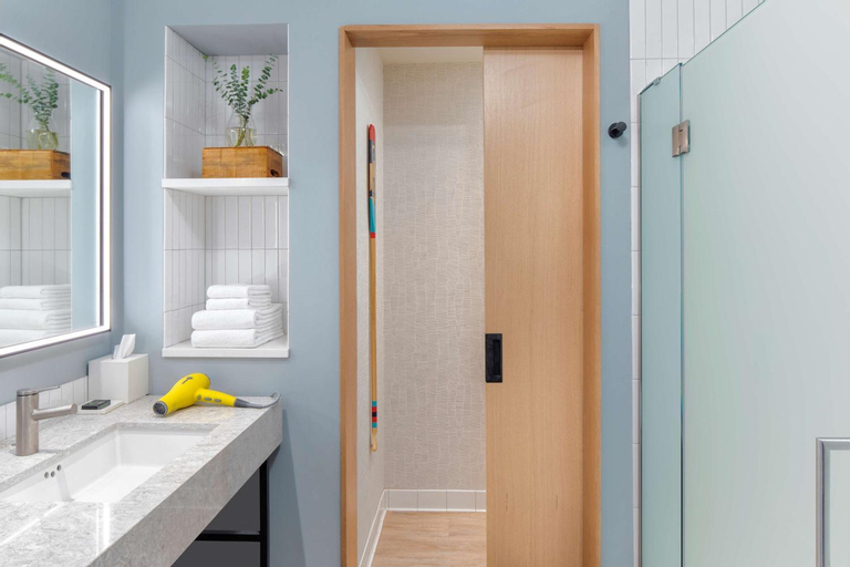 Bathroom 14