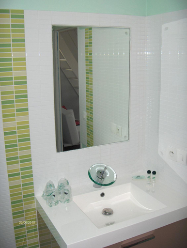 Bathroom 4, Inter-Hotel Les 4 Salines, Ille-et-Vilaine