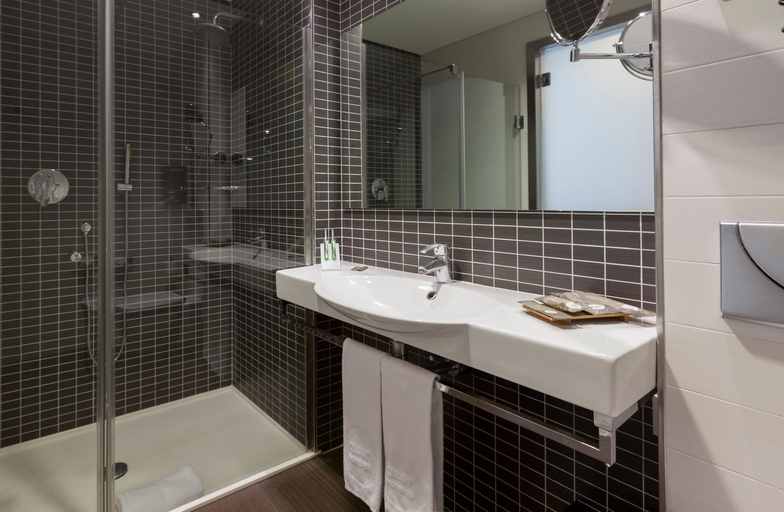 Bathroom 5, Axor Barajas, Madrid