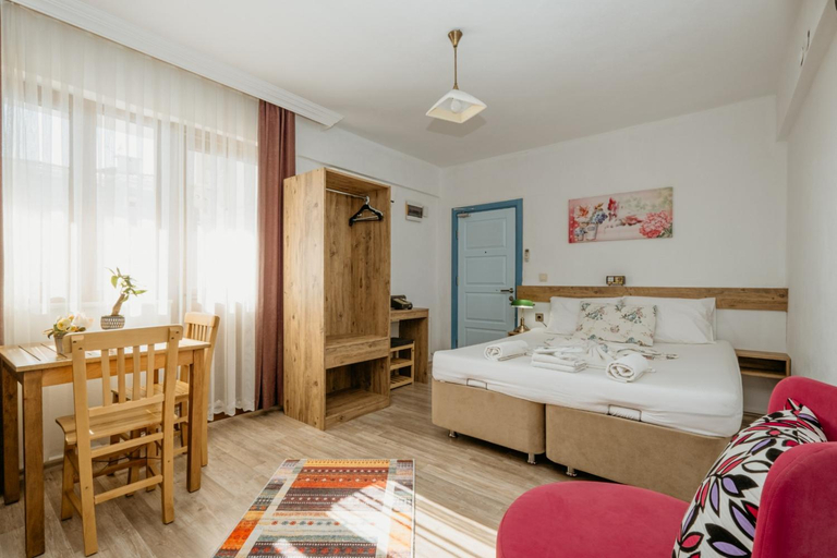 Bedroom 3, Azra Apart & Otel, Gökçeada
