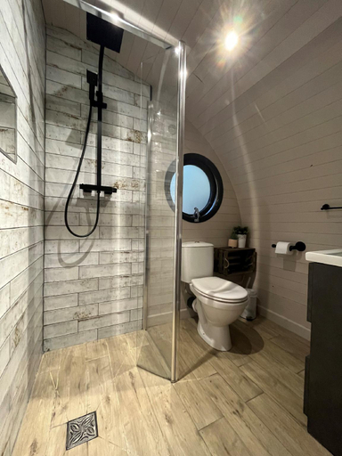 Bathroom 3, Calon, Pembrokeshire