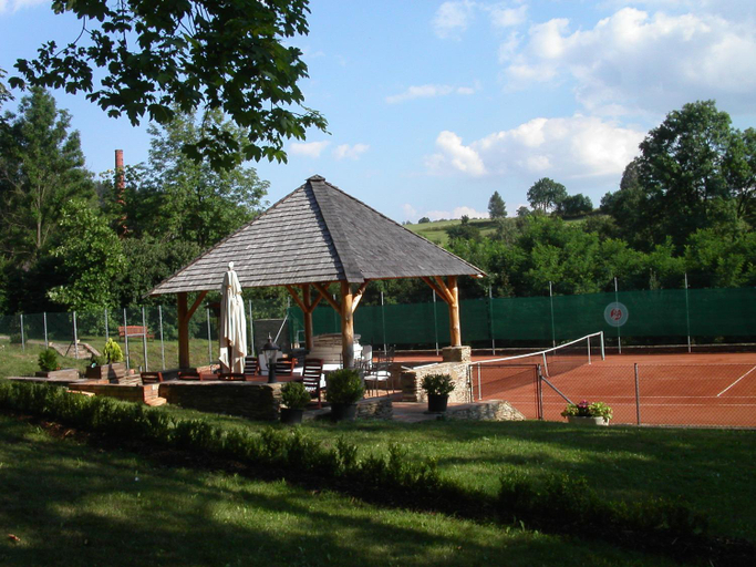 Others 3, Chateau Radvanov Pension, Tábor
