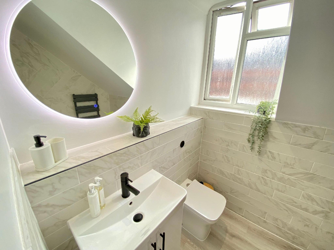 Bathroom 3, Luxury Scandi Inspired 1 Bed Apartment, Bournemouth