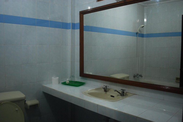 Bathroom 25