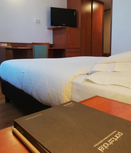 Bedroom 2, Point Hotel, Padua