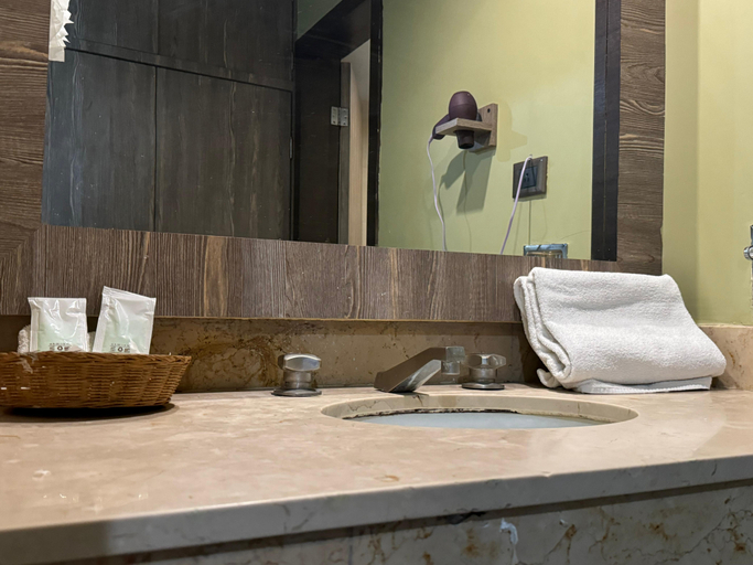 Bathroom, Hotel California, Mexico City