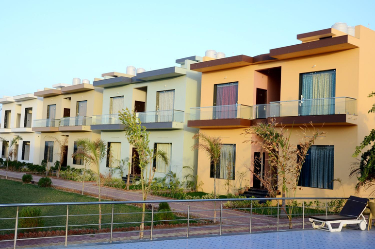 Exterior & Views