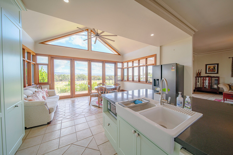 Food & Drinks, Condor Estate with Vineyard & Fireplace, Adelaide