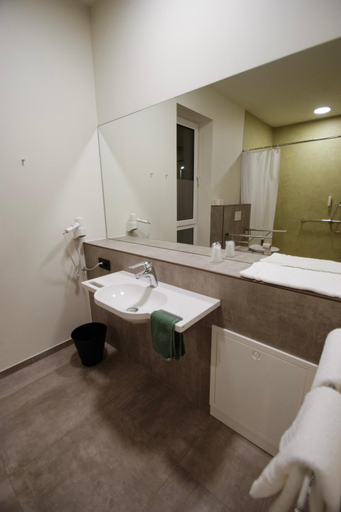 Bathroom 9