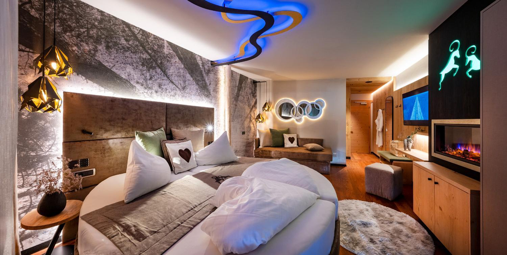 Bedroom 3, Abinea Dolomiti Romantic Spa Hotel, Bolzano