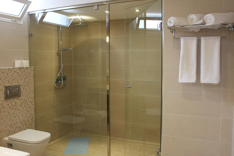 Bathroom 5, Hotel Club Almoggar Garden Beach, Agadir-Ida ou Tanane