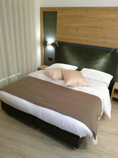 Others 4, Hotel Canada, Trento