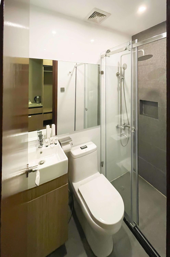 Bathroom 18