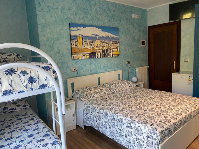 Others 2, B&B CATANIA CENTRO - Charme & More, Catania