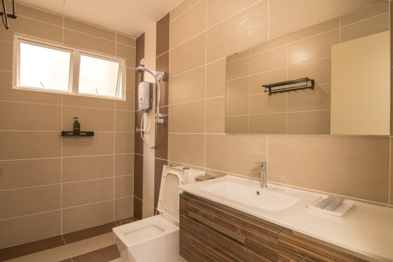 Bathroom 3, Romantic Sunset View 1 min walk to Tea Plantation, Cameron Highlands