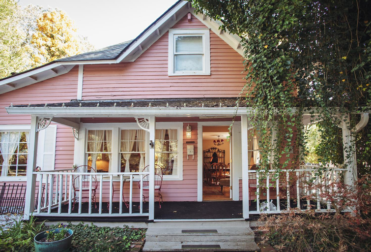 Exterior 4