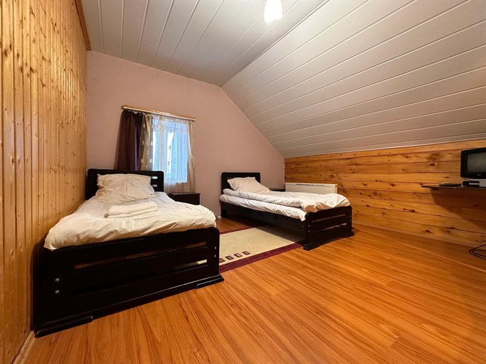 Bedroom 3, Family Hotel Parnas 2250, Kazbegi