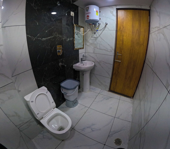 Bathroom, Hotel Aastha Height, Garhwal