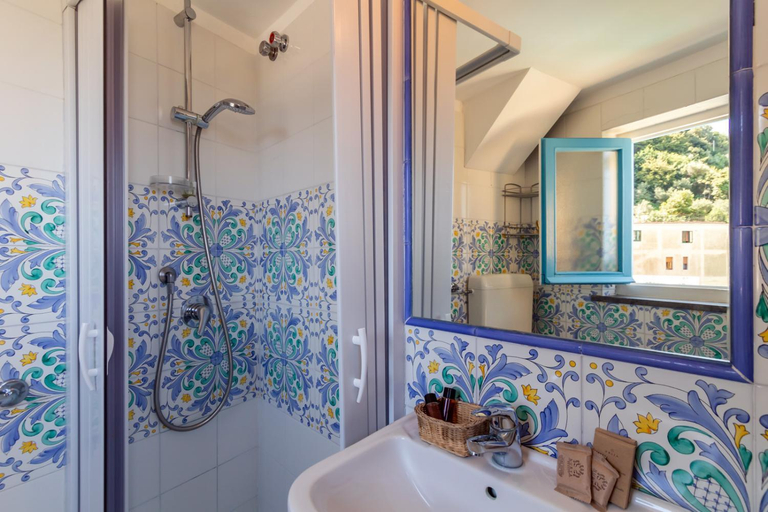 Bathroom 4, Villarena Relais, Napoli