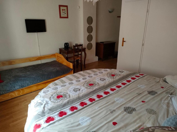 Bedroom 3, Hotel Les Remparts, Jura